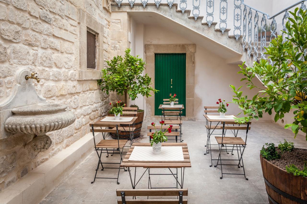 Bed and Breakfast Palazzo Montalbano Шиклі Екстер'єр фото