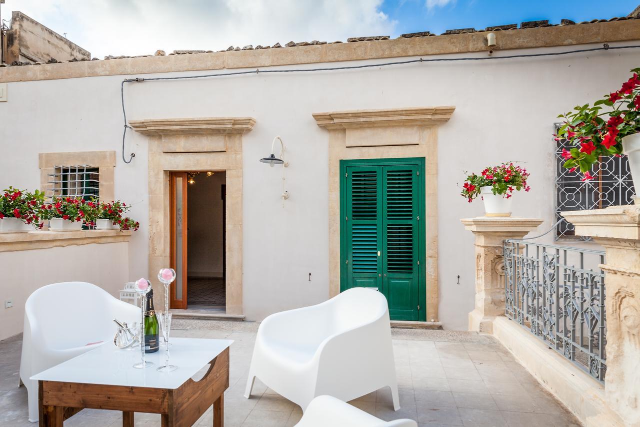 Bed and Breakfast Palazzo Montalbano Шиклі Екстер'єр фото