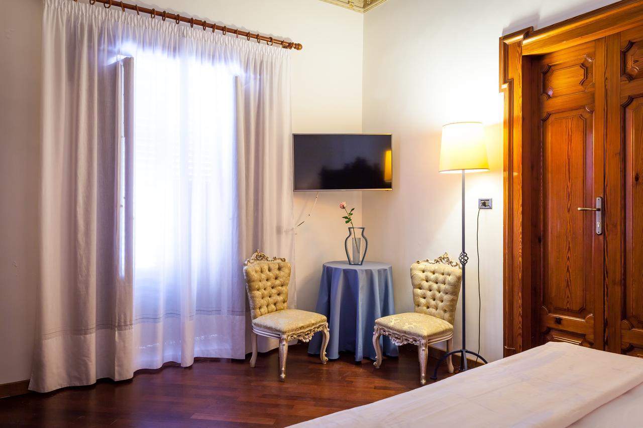 Bed and Breakfast Palazzo Montalbano Шиклі Екстер'єр фото